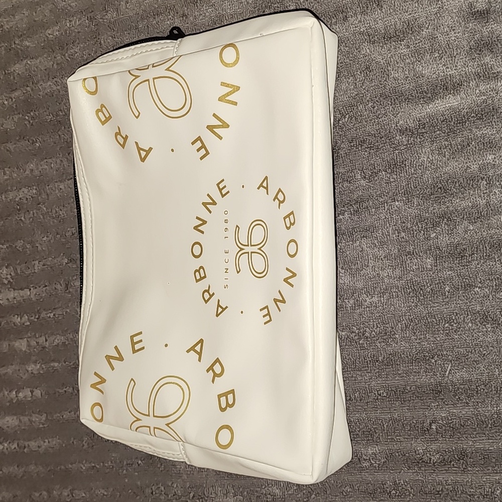 Arbonne. Cosmetic bag. White/gold.
